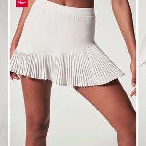 NWT Spanx yes pleats skirt size M